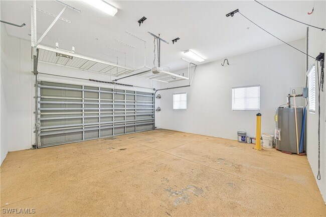 Building Photo - 12091 Santaluz Dr