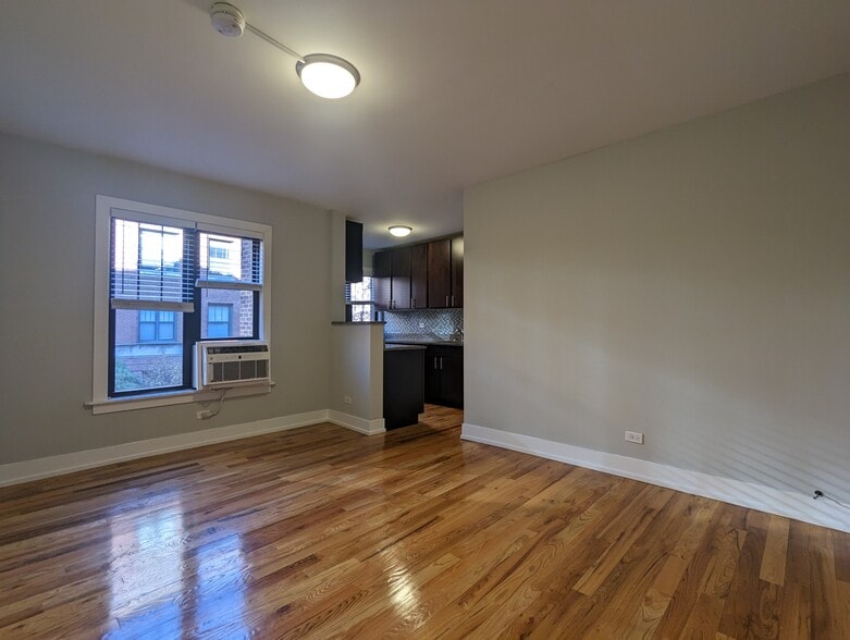 Building Photo - 908 W George St