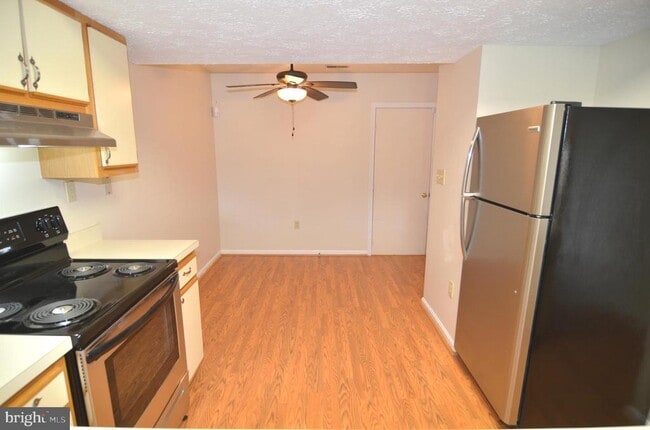 Building Photo - 46358 Columbus Dr