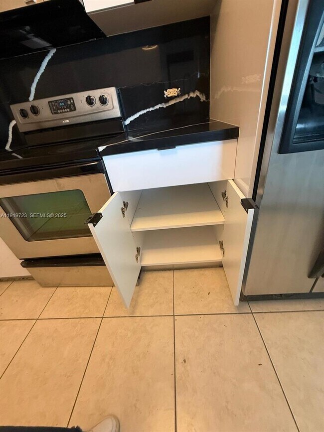 Building Photo - 36 NW 6th Ave