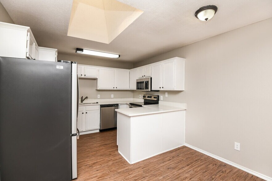 Building Photo - 415 Faircrest Dr