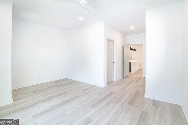 Building Photo - 260 Martha Dr