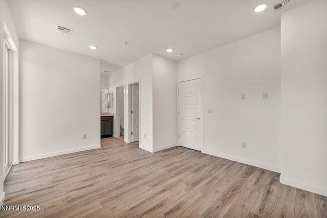 Building Photo - 557 California Ave