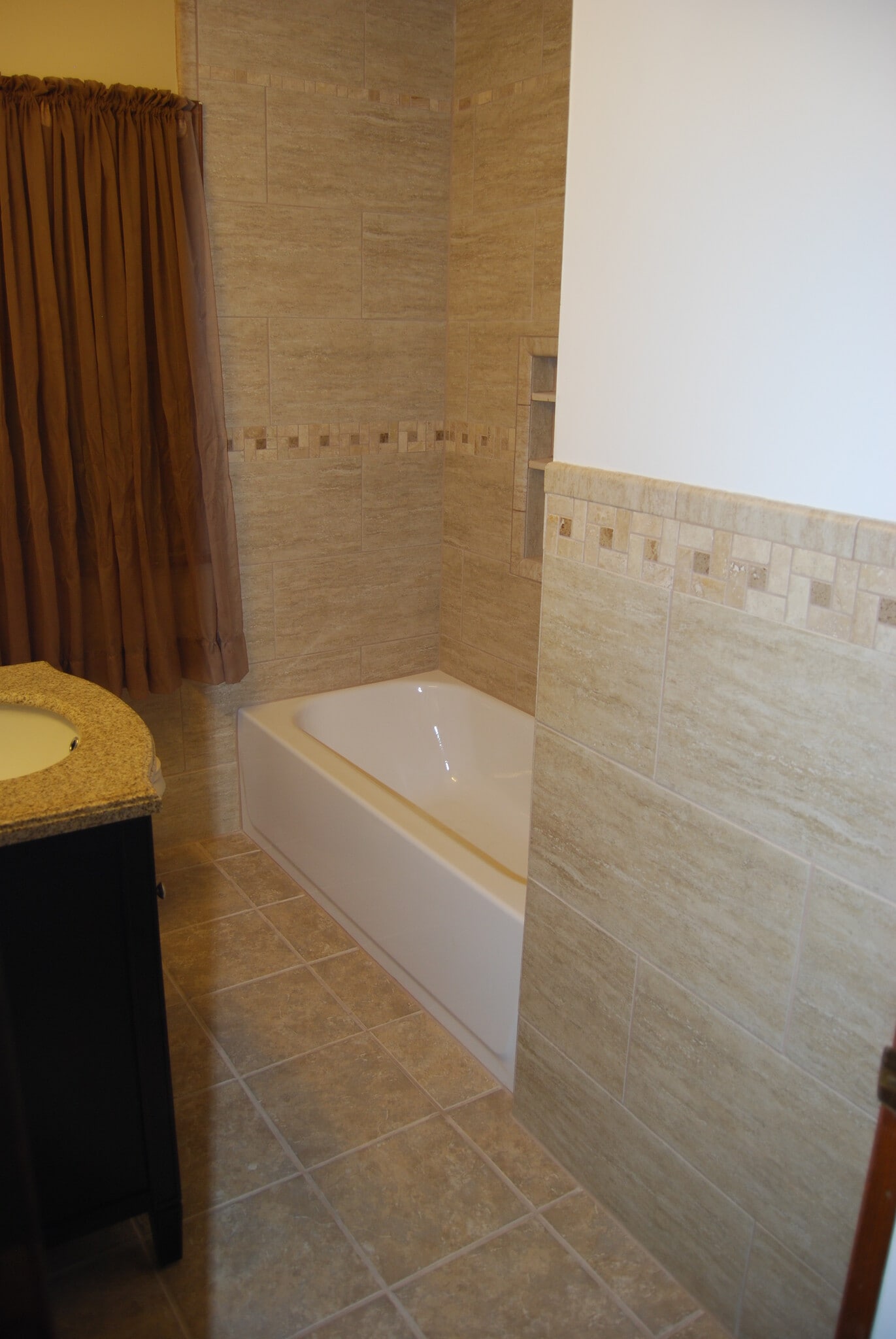 Bathroom w/Tub and Shower - 2923 Arthur St NE