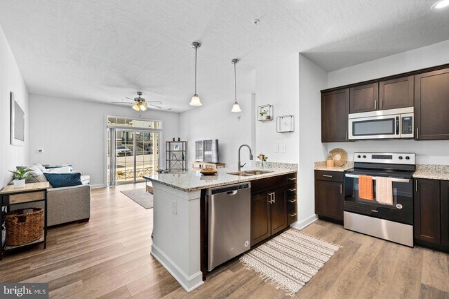 Building Photo - 2301 Hudson Ct