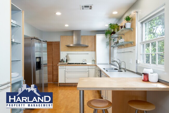 Building Photo - 1211 Virginia Way