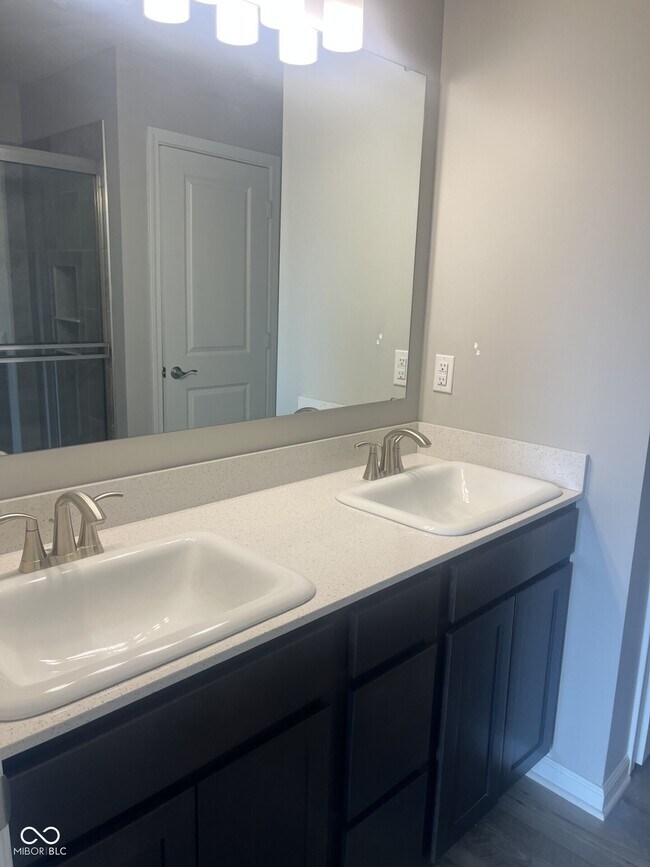 Building Photo - 2607 Plano Dr