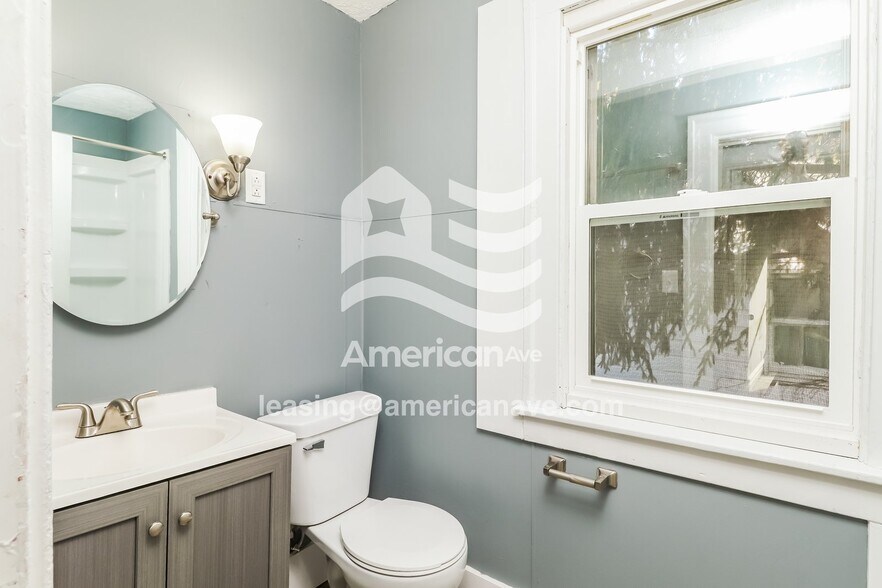Building Photo - 711 Haney Ave