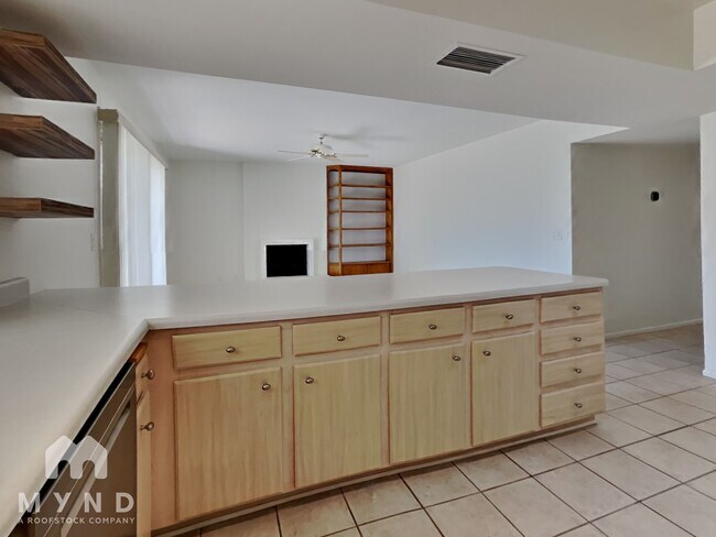 Building Photo - 8176 E Del Cuarzo Dr