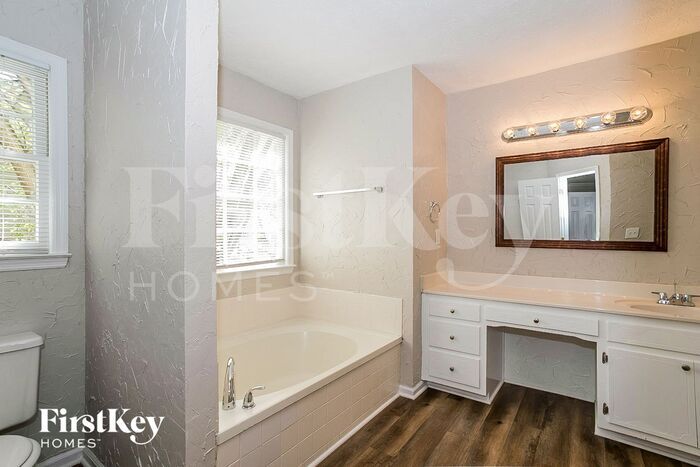 Building Photo - 1215 Hunters Creek Ct