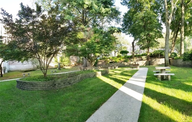 Building Photo - 40 Terrace Cir