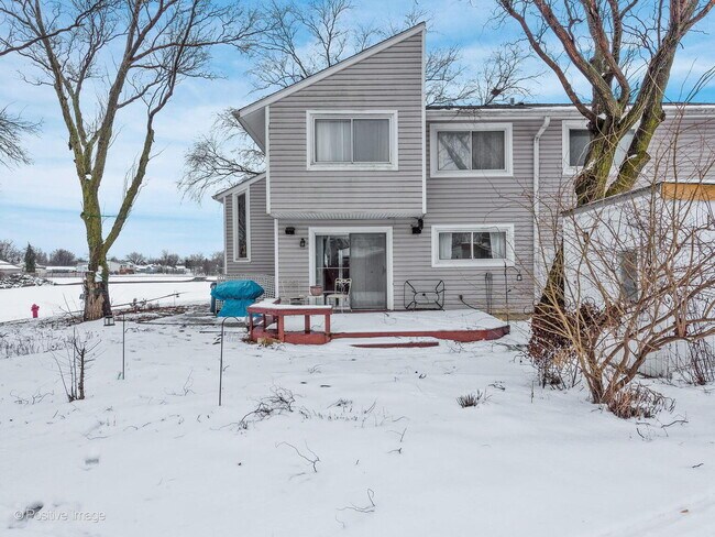 Building Photo - 749 Cove Ct
