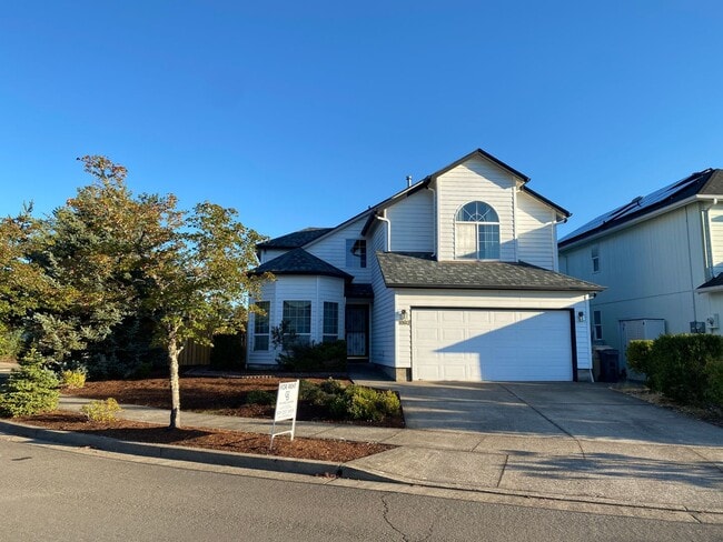 Building Photo - Spacious & Updated 4 Bedroom 2.5 Bath In H...