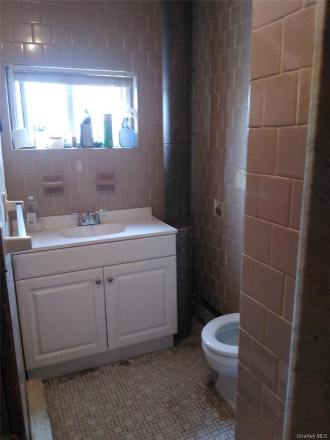 Building Photo - 58 Main St