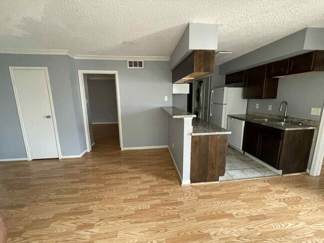 Building Photo - 2750 Holly Hall St