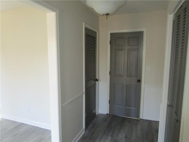 Building Photo - 3730 Newport Dr