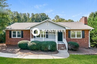 Building Photo - 3 Bedroom Pet-Friendly Home in CLEMMONS, NC with Main Street Renewal