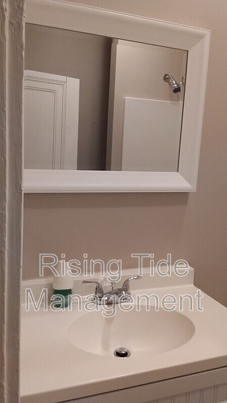 Building Photo - 200 9th Ct W