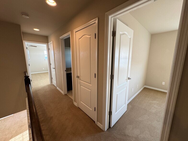 Building Photo - 475 Eclipse Dr