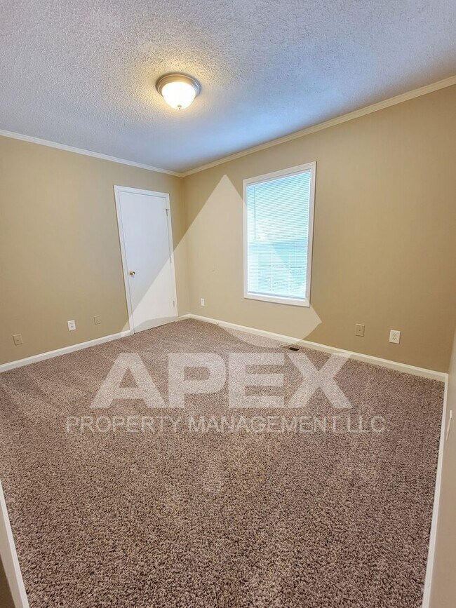 Building Photo - MOVE-IN SPECIAL, $1 RENT!! - 3 Bd | 2 Ba G...