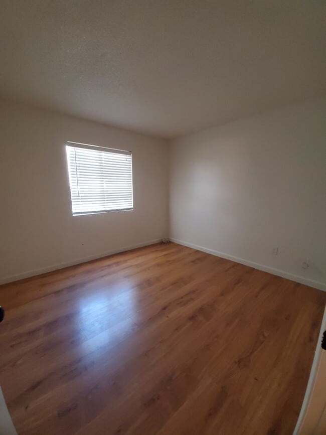 Building Photo - Ground level 2 bed/2 bath condo- Guadalupe & Country Club