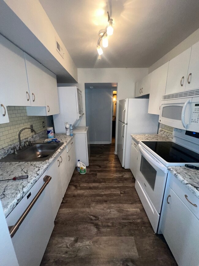 Building Photo - 9164 N Swan Cir