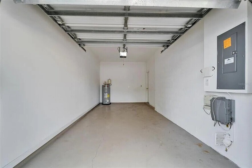 Building Photo - 10621 Shady Falls Ct