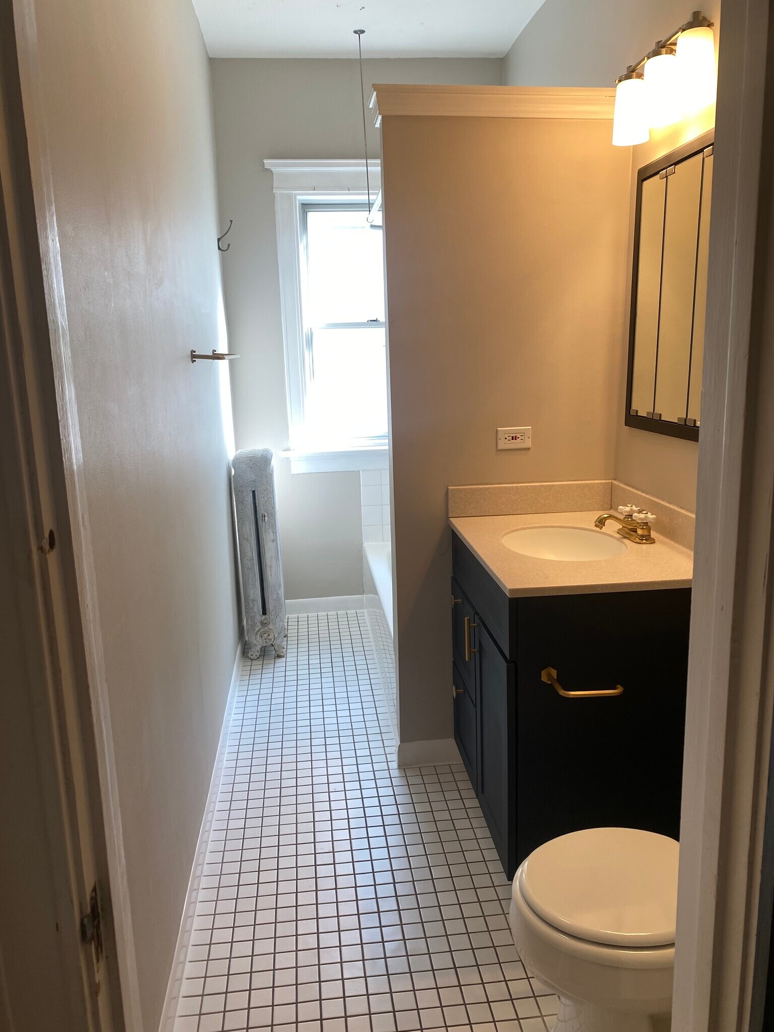 Building Photo - 3654 N Janssen Ave