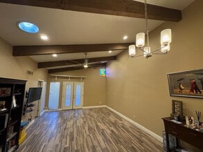 Building Photo - 1217 N Miller Rd