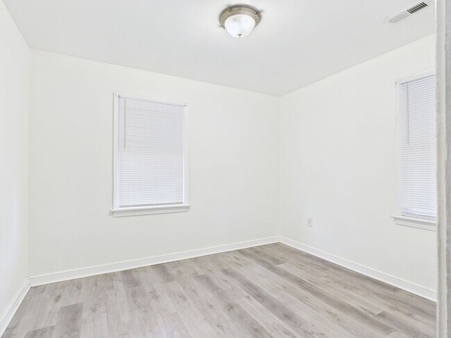 Building Photo - 26 Spring St