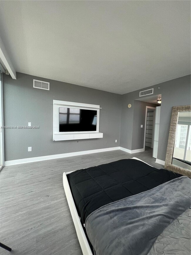 Building Photo - 500 NE 29th St