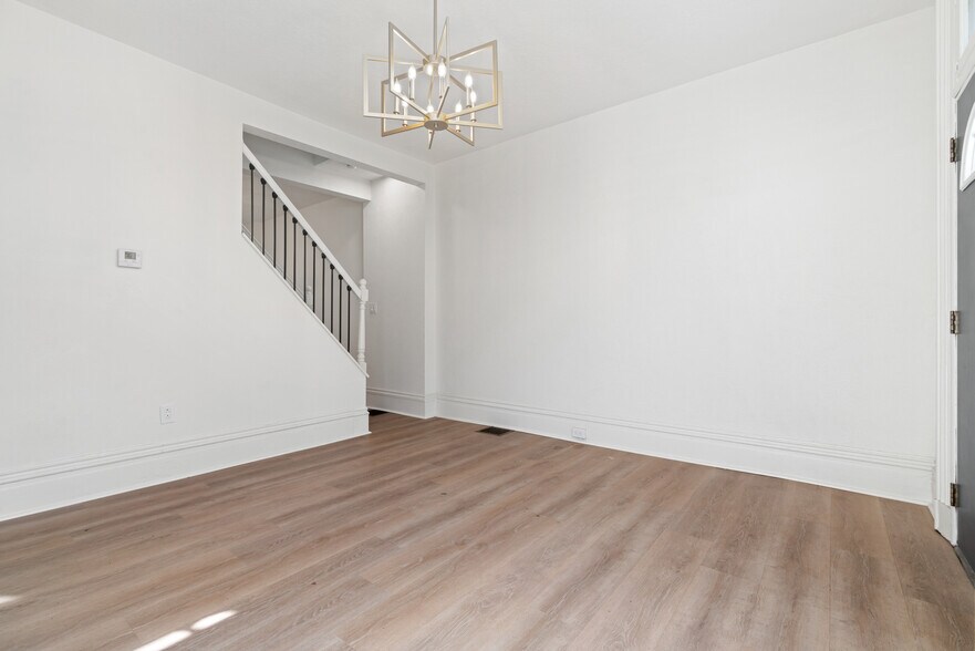 Building Photo - 4417 Davison St