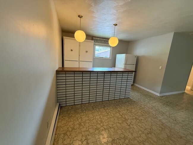 Building Photo - 3BR/2BA/2CarGarage Only A Few Minutes From Everything! Ask About Our Move-In Special!