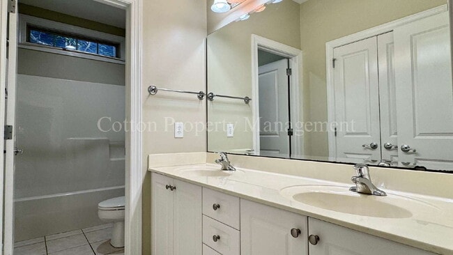 Building Photo - 8854 Plantation Landing Dr