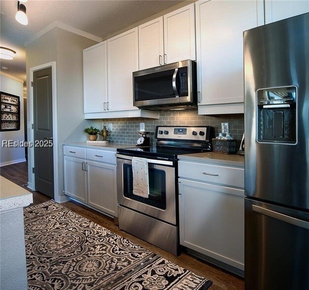 Building Photo - 11 Parklands Dr