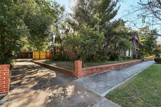 Building Photo - 2160 Forbes St