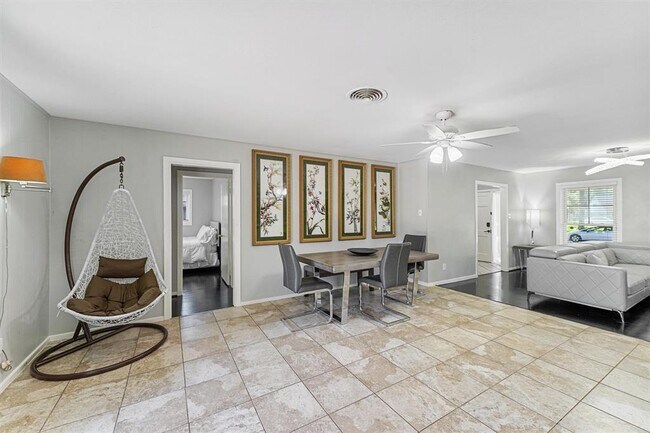 Building Photo - 9622 Fairdale Ln
