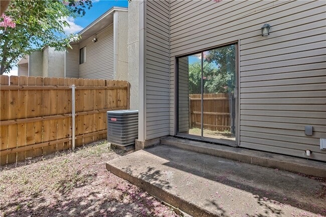 Building Photo - 1900 Dartmouth St