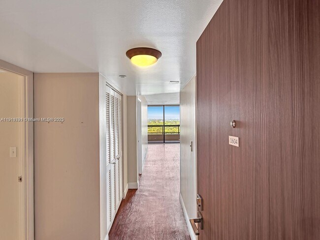 Building Photo - 2555 Collins Ave