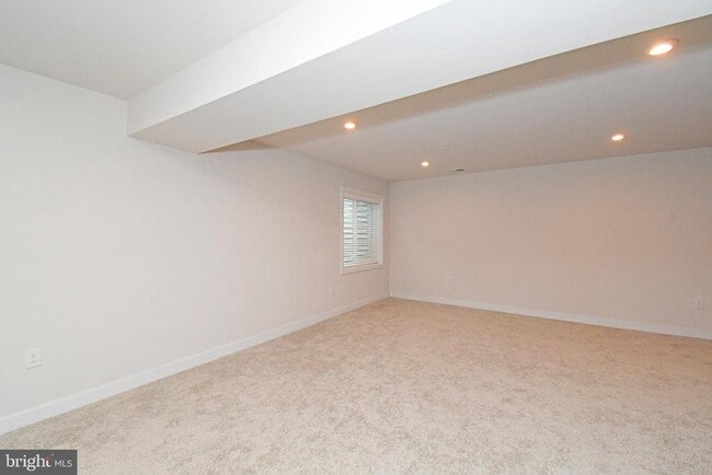 Building Photo - 500 Sterling Dr