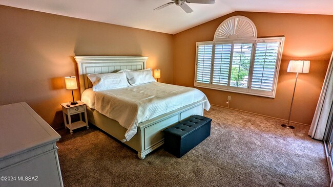 Building Photo - 38135 S Rolling Hills Dr