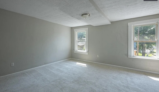 Building Photo - 50 N Main St