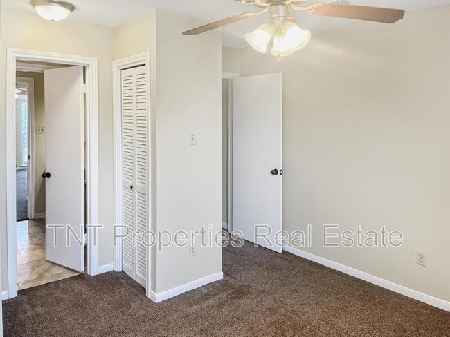 Building Photo - 1811 Woodsman Dr