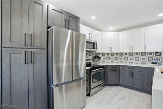 Building Photo - 9624 Crescent Garden Dr