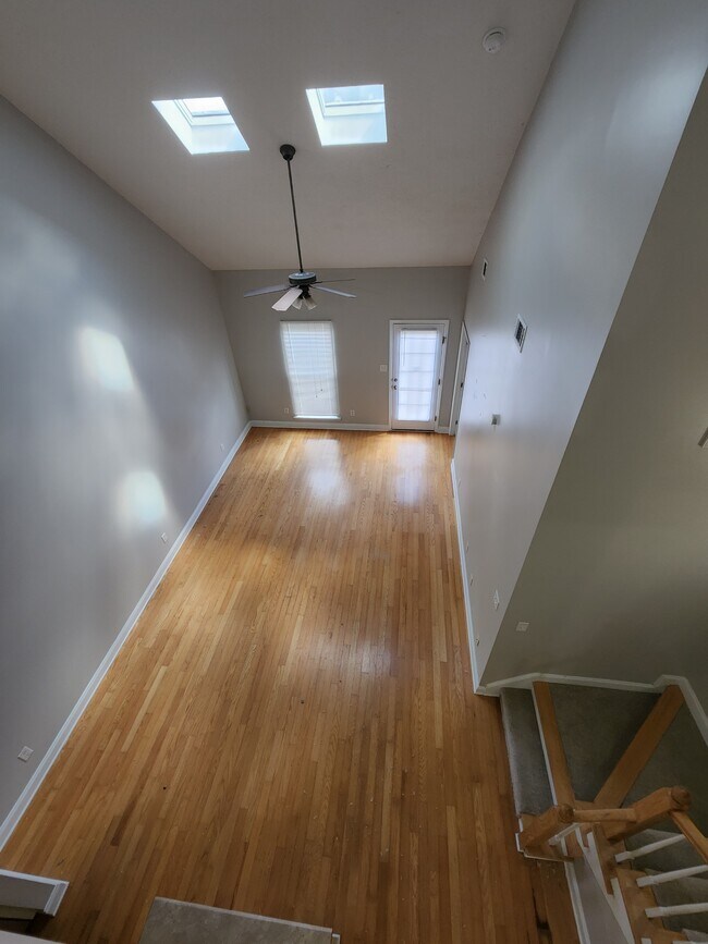 Building Photo - 803 Landing Dr