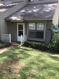Building Photo - Recently Updated 2 Bedroom x 2 Bathroom w/...