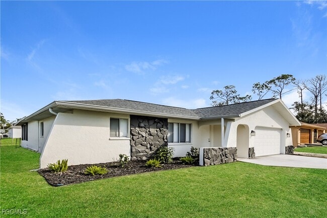 Building Photo - 1318 Arrow St