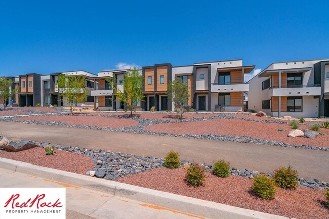 Building Photo - 3316 E Elkhorn Ln