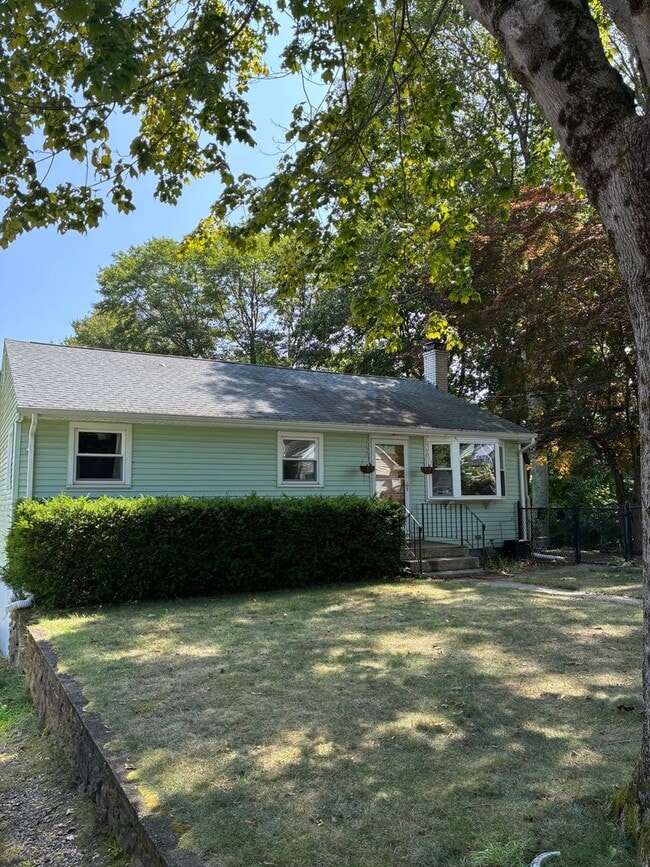 Building Photo - Charming ranch in beach community