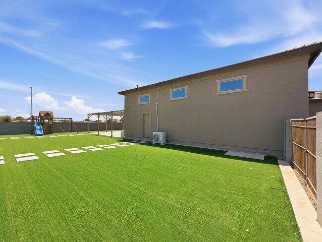 Building Photo - 5543 N 107th Ln